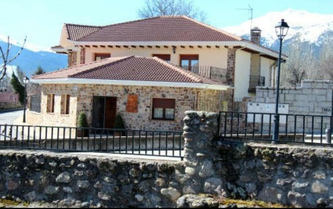 Alojamientos La Abuela Rascafría Esterno foto